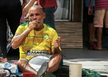 Natural de PE, cantor e símbolo da cultura popular: conheça a história do ‘Ceguinho do Centro’