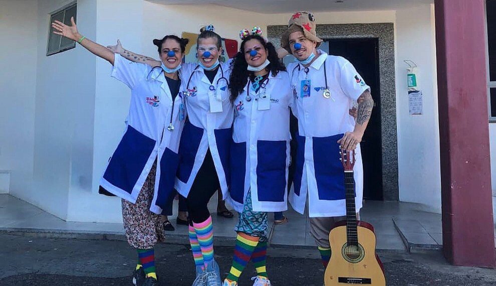 Na semana do Dia dos Avós, Rumo ao Riso leva acolhimento e alegria aos hospitais de Porto Seguro